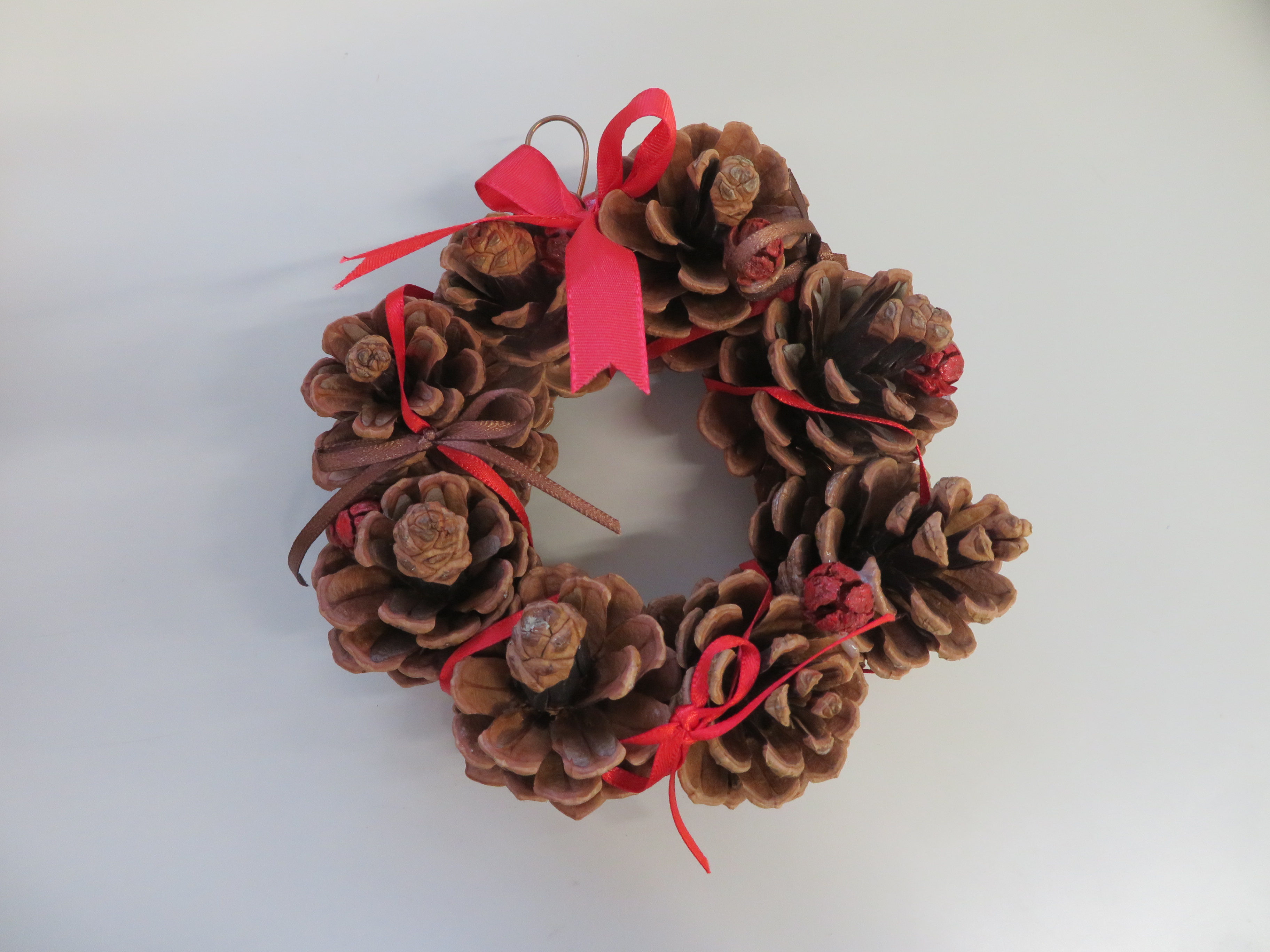 松ぼっくりリースの完成品