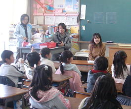 萱野北小学校の皆さんと彩さん