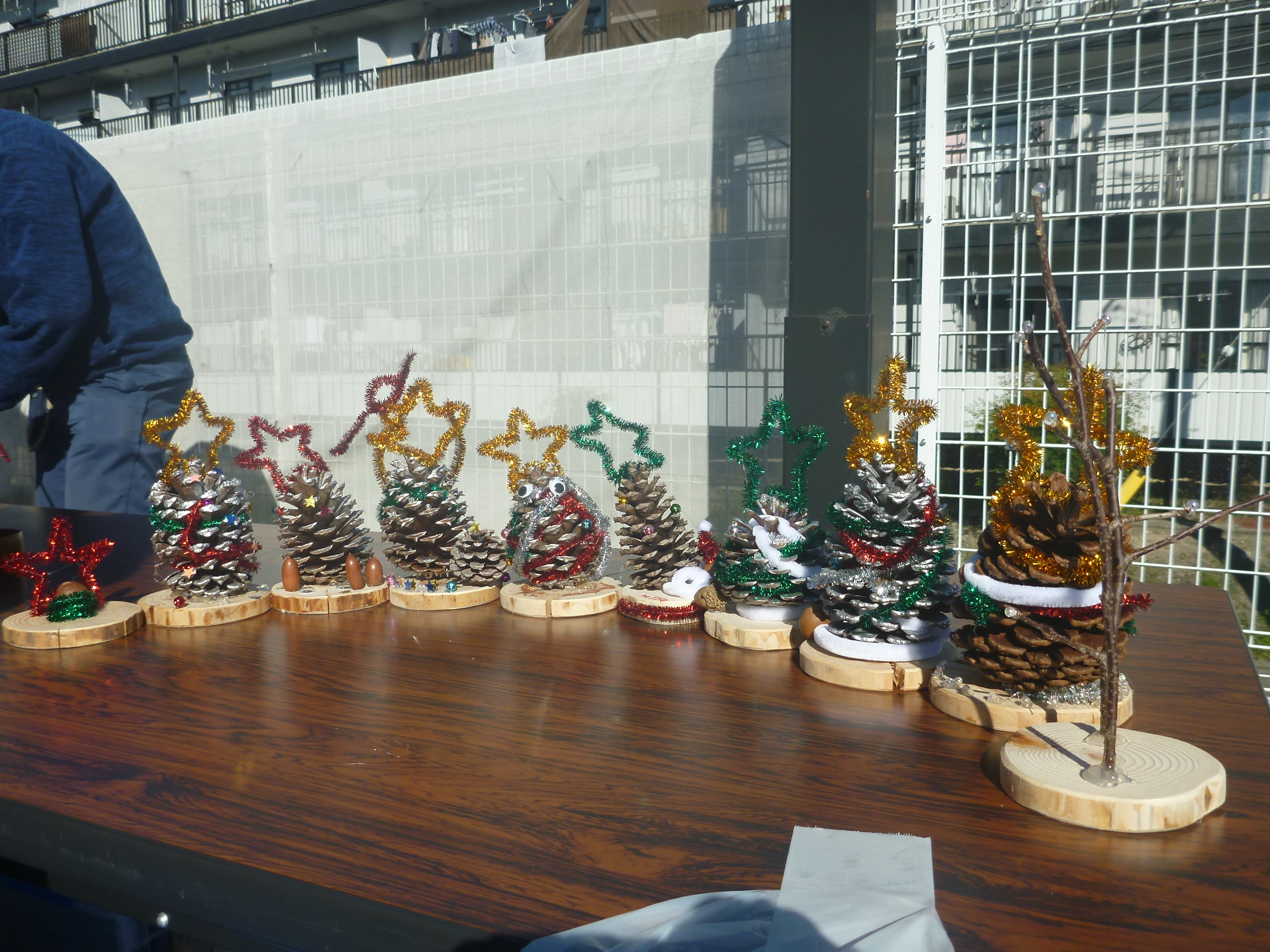 参加者が作成したミニクリスマスツリーの写真