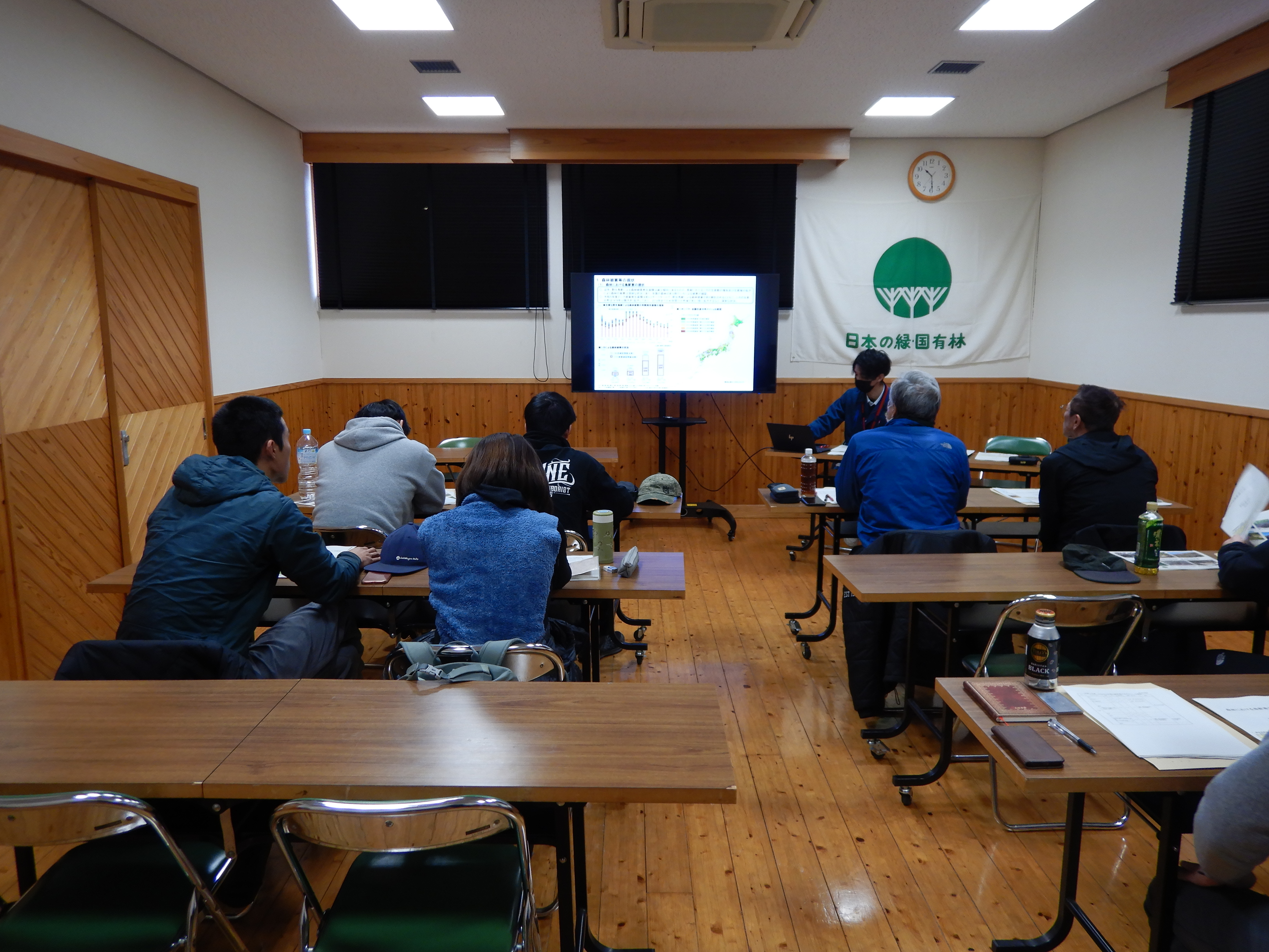 座学を受けるアカデミーの生徒