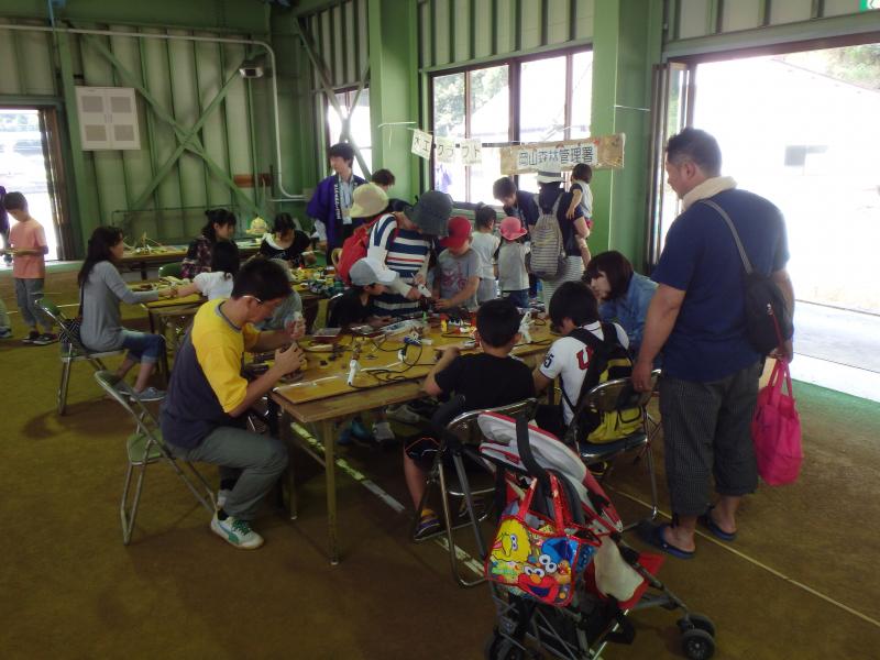 27温泉まつり木工クラフト遠景