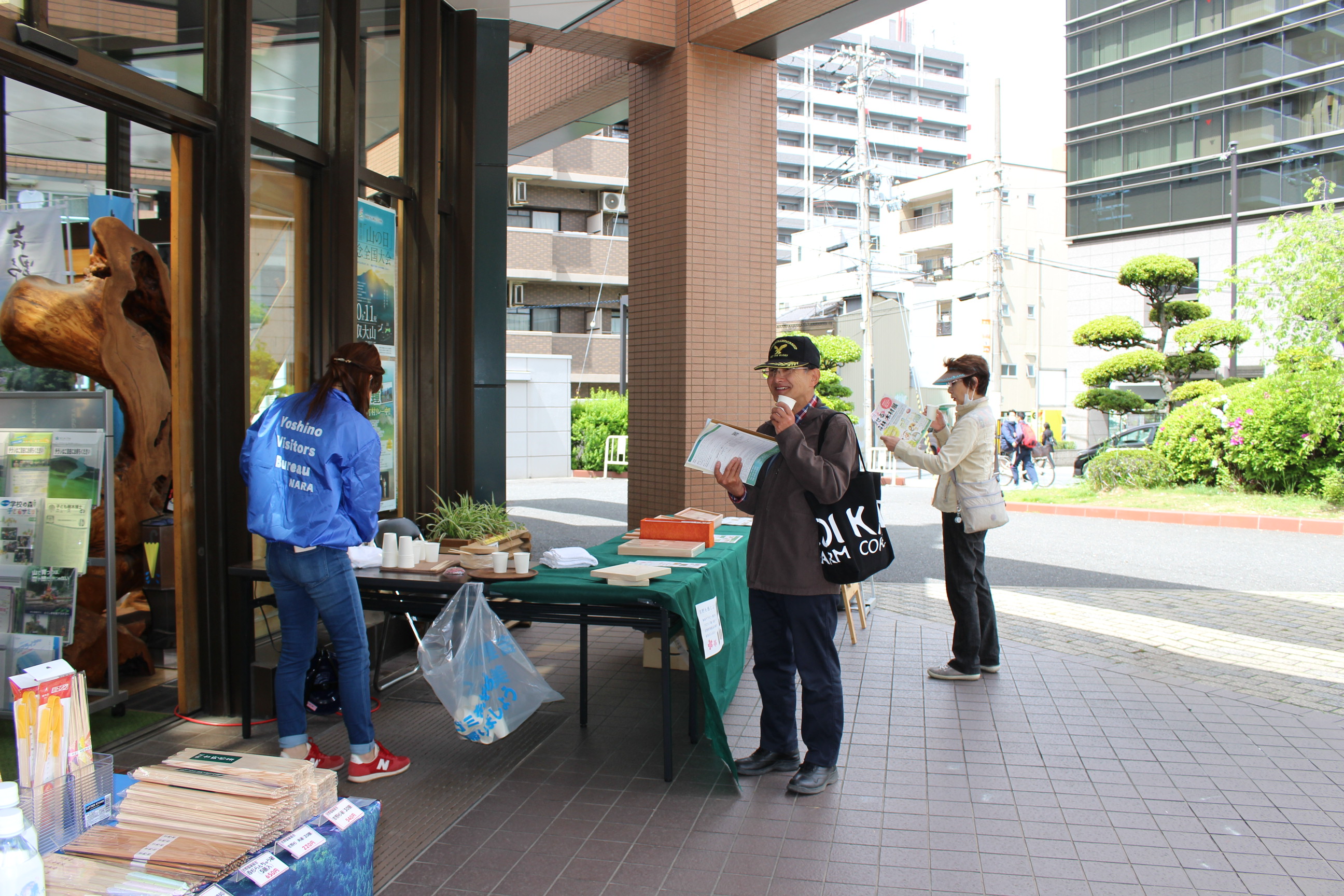 木製品等の販売の様子