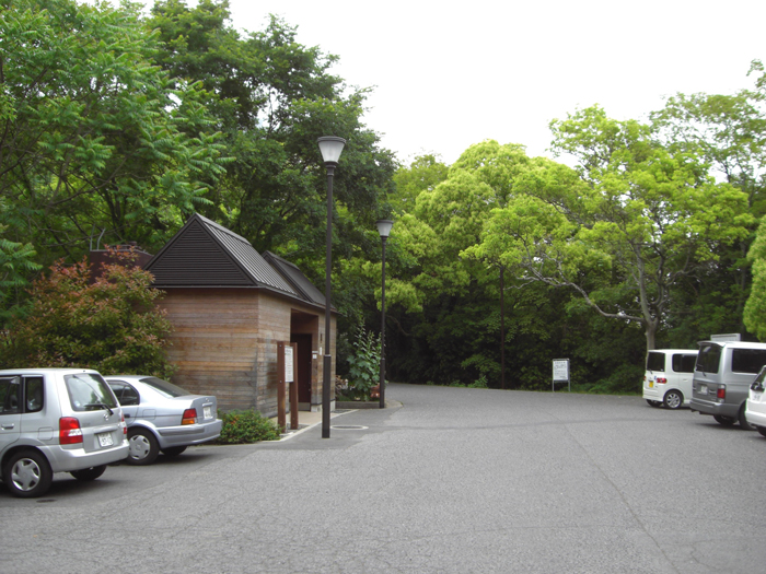 駐車場とトイレ