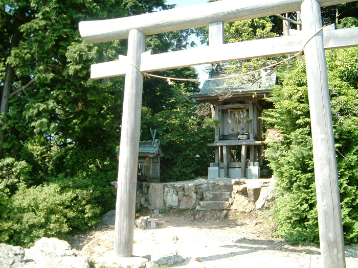 三上山・山頂社