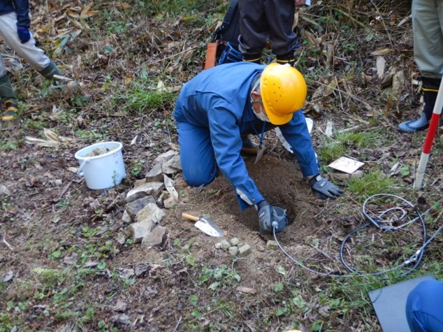 小林式誘引捕獲法の設置実演