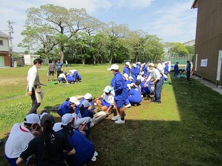 05取組＿中学校2＿班ごとドングリの蒔きつけ