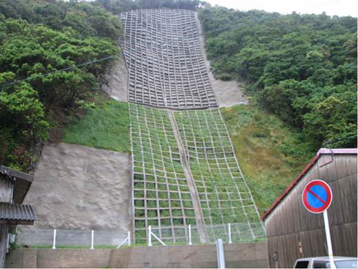 草崎山腹工