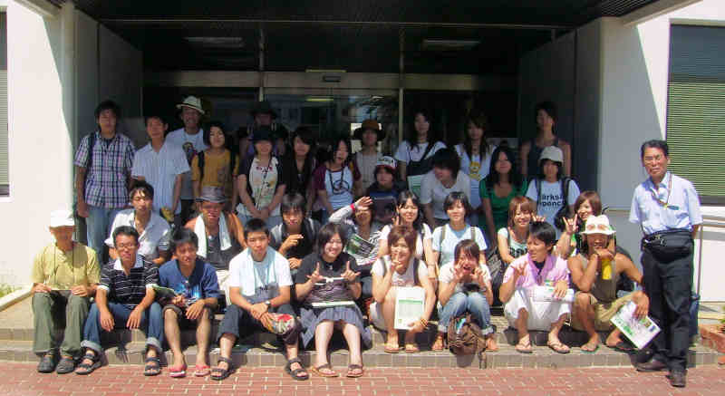 静岡大学の学生33名が来訪