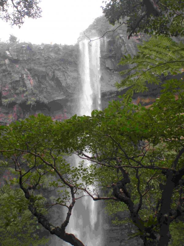 ヒナイサーラの滝H250117