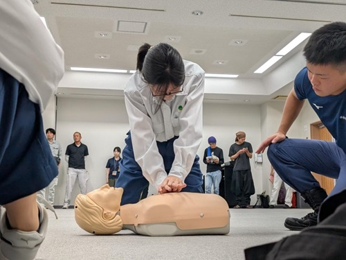 心肺蘇生を実践する諸金