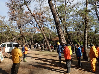 作業について確認する参加者