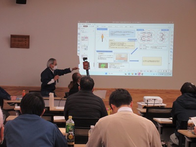 学習会の様子（アウルの説明）