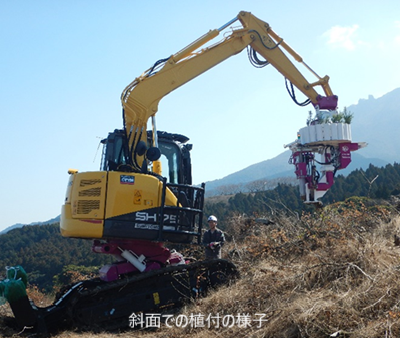 テリジノロボの斜面での植付の様子