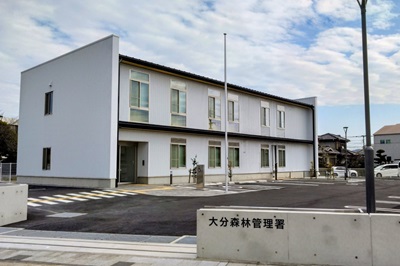 新庁舎外観(正門から)