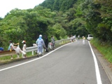 ながさき県民の森周辺道路のゴミ拾いの様子