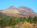 紅葉時の由布岳（秋）