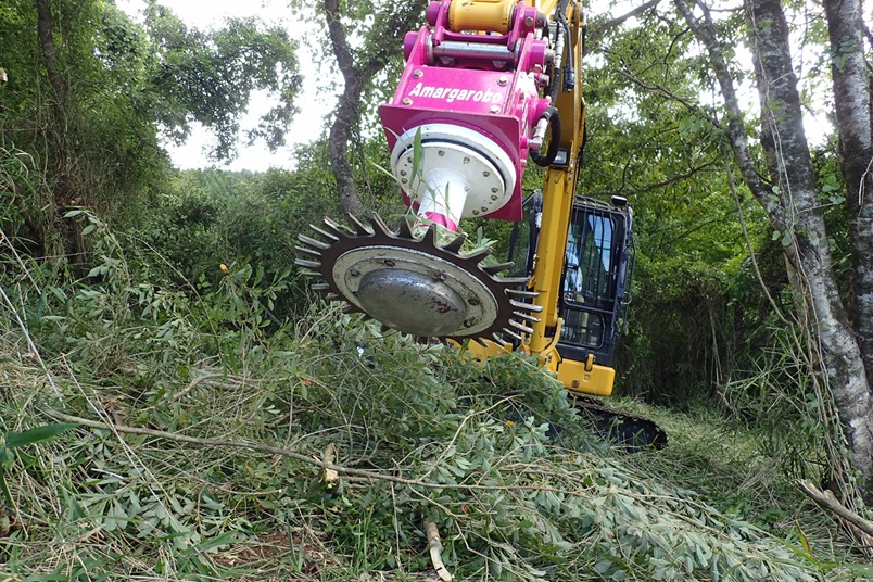 【下刈】変速デュアルソーにより飛散防止