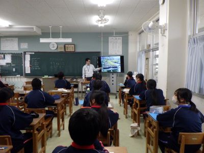 屋久島での苗木生産について説明