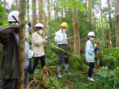 森林植生調査指導の様子