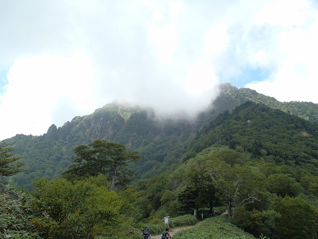 H29.8.18夜明峠から石鎚山を望む