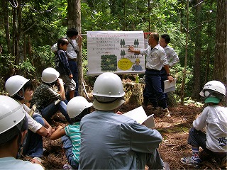 千本山試験地内での説明の様子