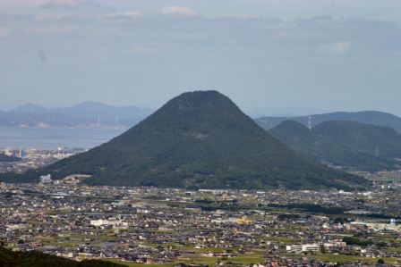 飯野山遠景