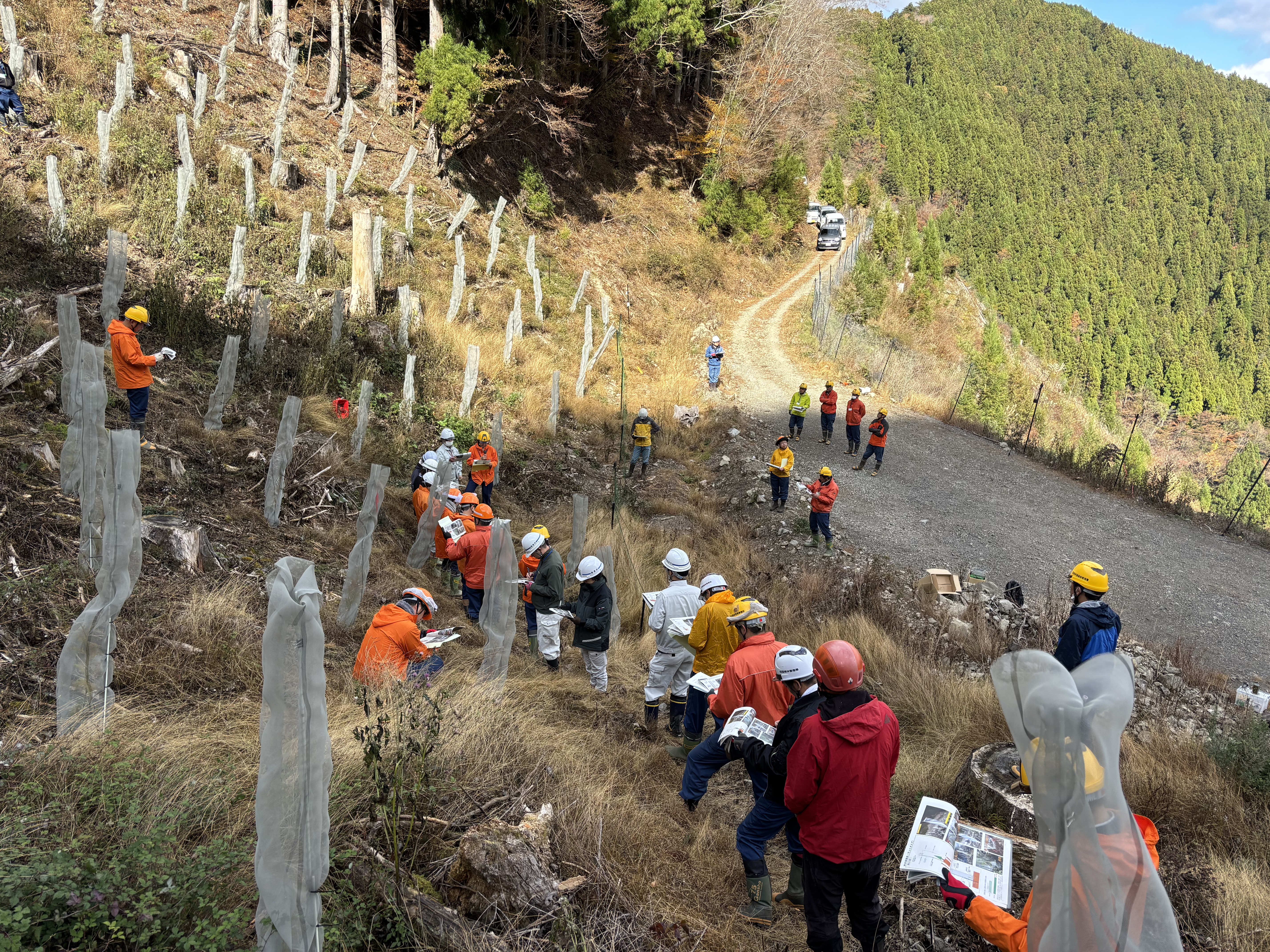 熱心に話を聞く参加者