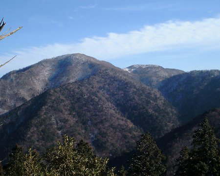 標高1226メートルの三本杭遠景