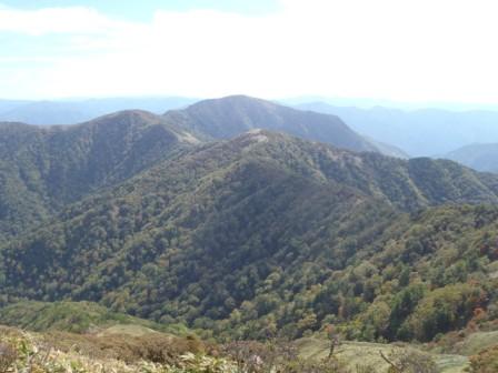 白髪山遠景：三嶺