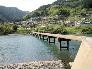 岩間の沈下橋