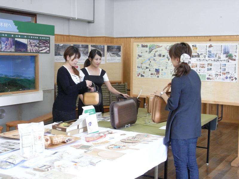 木づかい展示（バッグ）