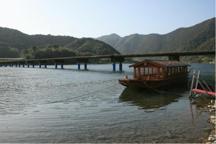 佐田沈下橋と屋形船