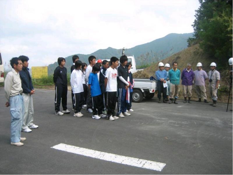 今年も「林業（下草刈り）体験」参加者（一般・中高校生）