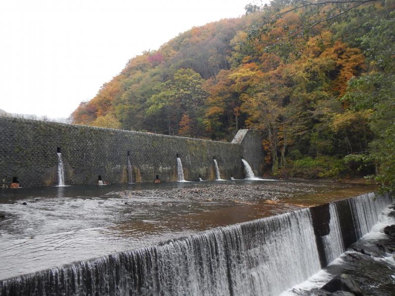 下流の御山川堰堤
