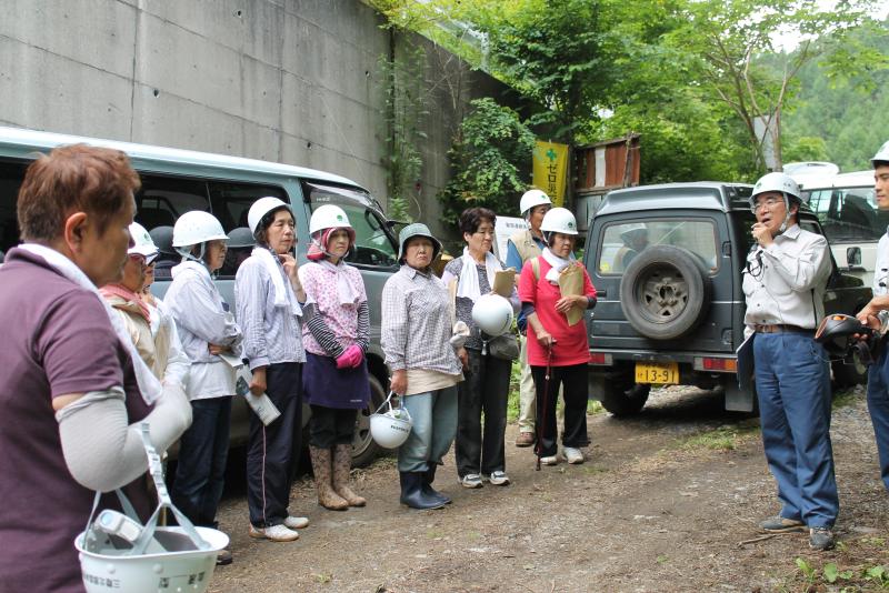 お礼する小西署長