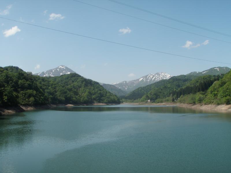 木地山ダムと祝瓶山