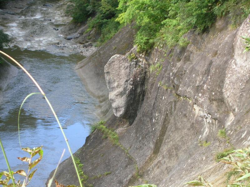 人面岩（湯沢）