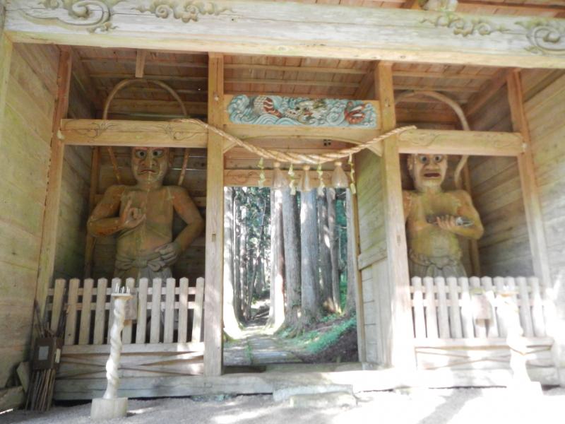 金峰神社のスギ並木３