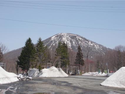 春の十和利山