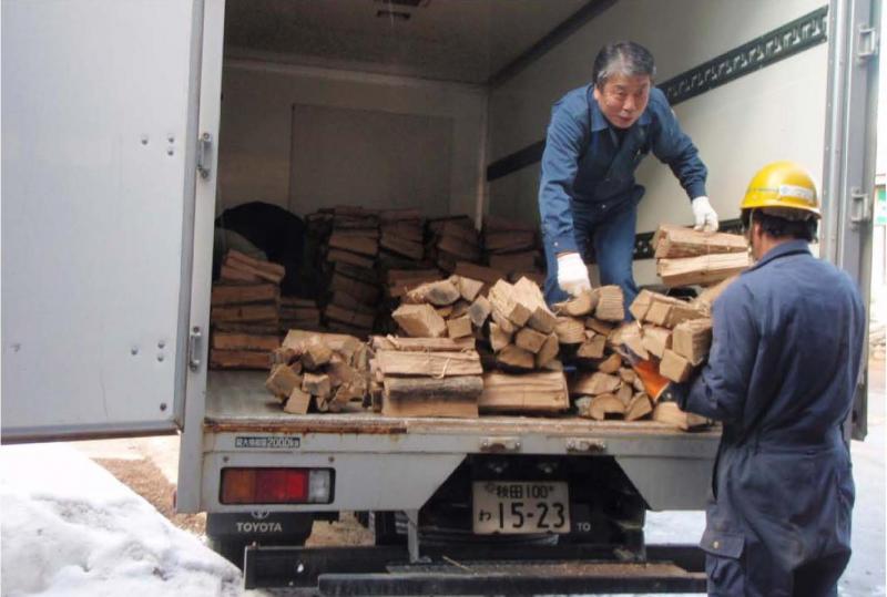 3月28日薪を大槌町の避難所へ搬送