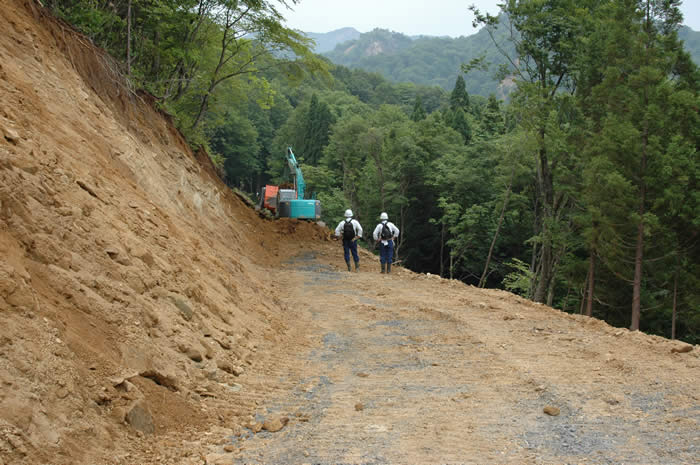 崩落土砂除去後の様子