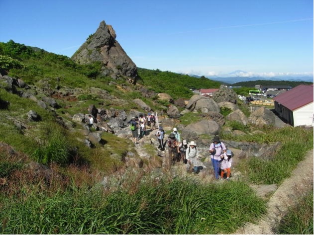 須川高原温泉より登山開始