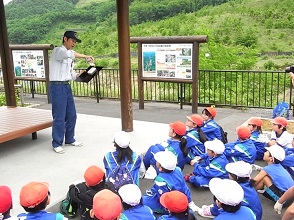 地すべり滑動の仕組みを説明