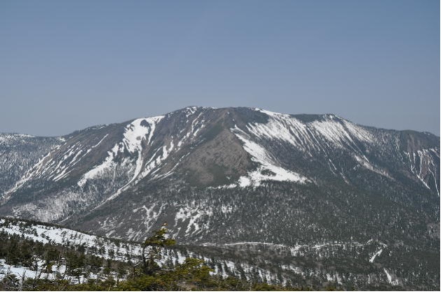 残雪の早池峰山