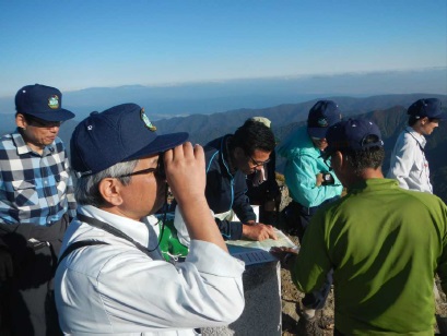 大朝日岳山頂からの遠望