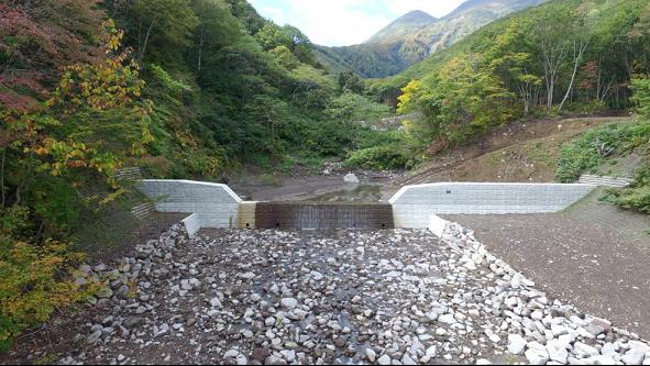 完成した後長根沢の治山ダム