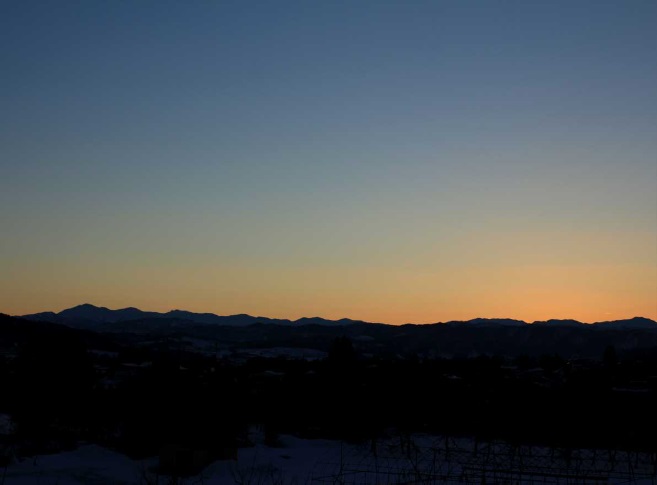 夕暮れの朝日連峰