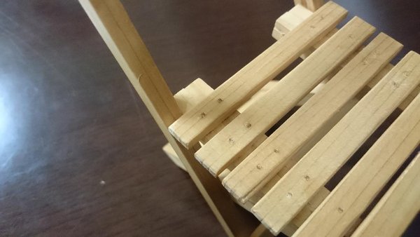 檜と竹を使用して組み立てた「折り畳み椅子」4
