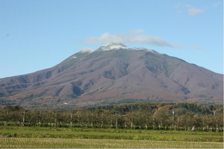 岩木山とりんご園