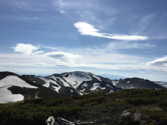 毛せん峠から望む焼山